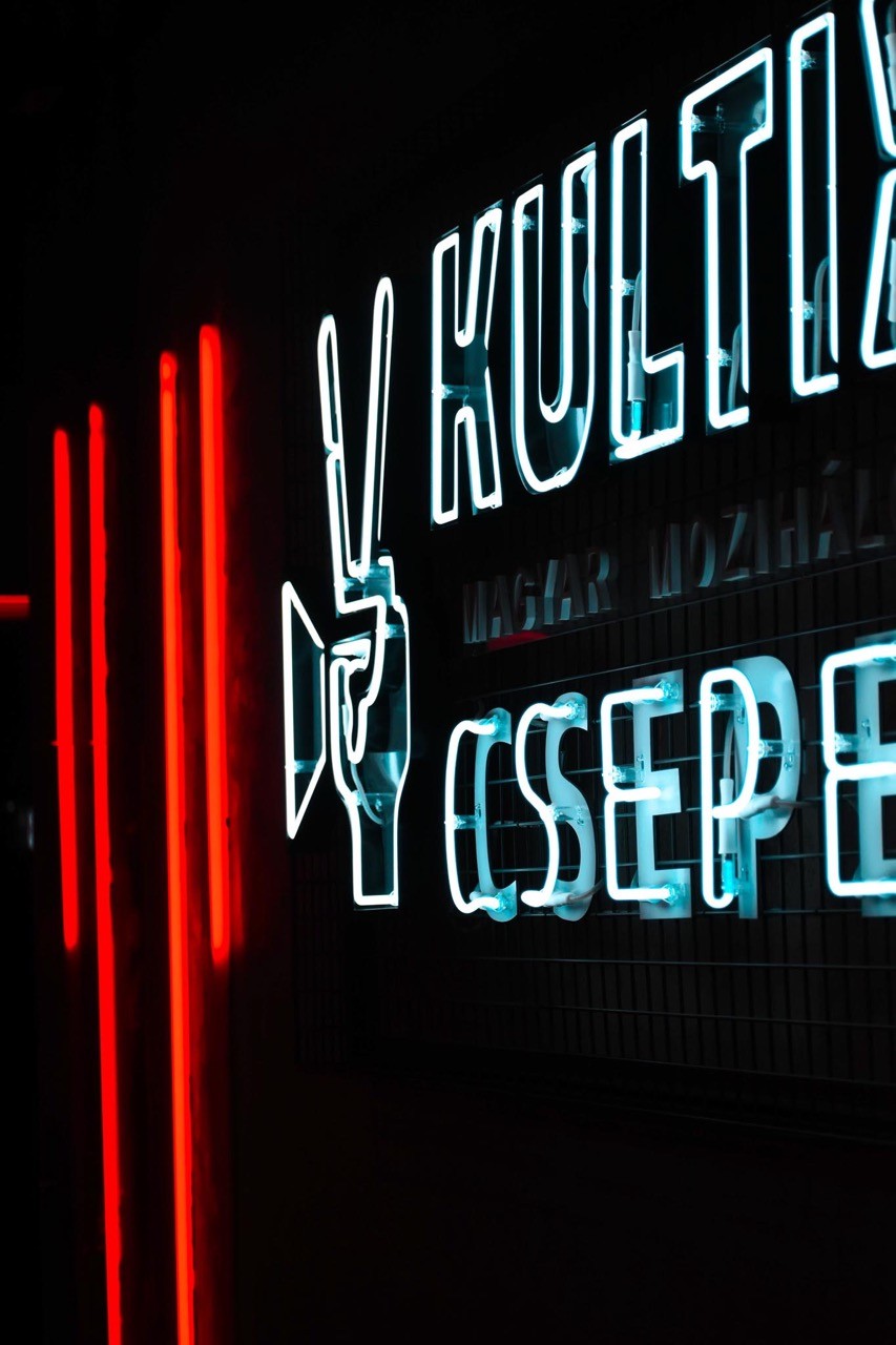 kultik mozi csepel belsőépítészet